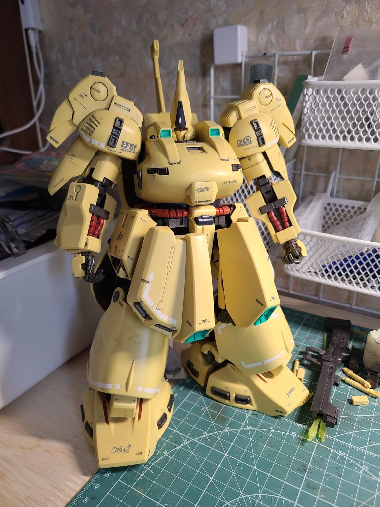 今回のキットは、素組完成品を購入してもう一度作り直しました。写真は最初の状態。（頭だけ加工済み）