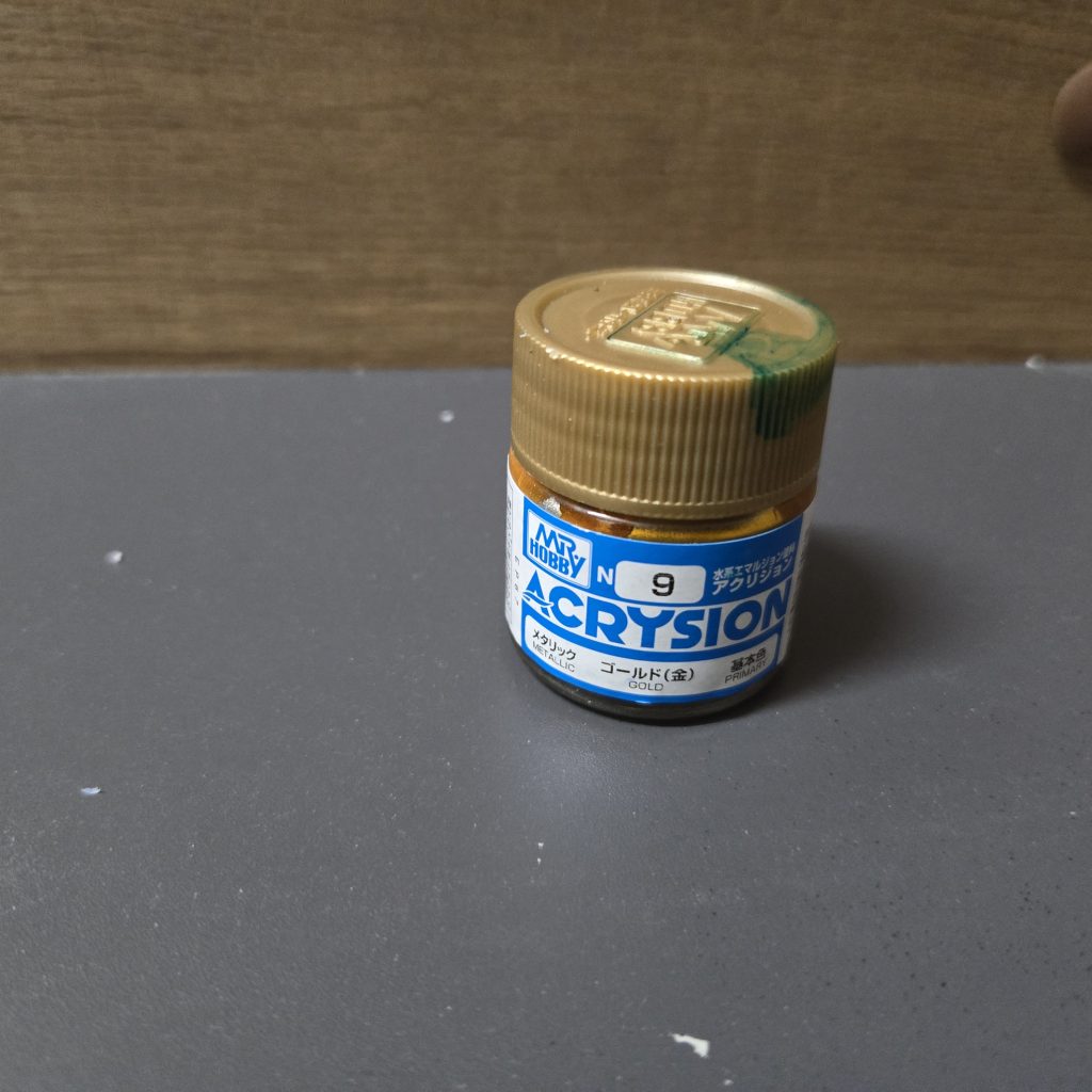 今回使った塗料その3(撮り忘れてた)他には、ヨルムンガンド様にてお借りしたクレオスの蛍光グリーンを、頭部のセンサー部に塗装しています。