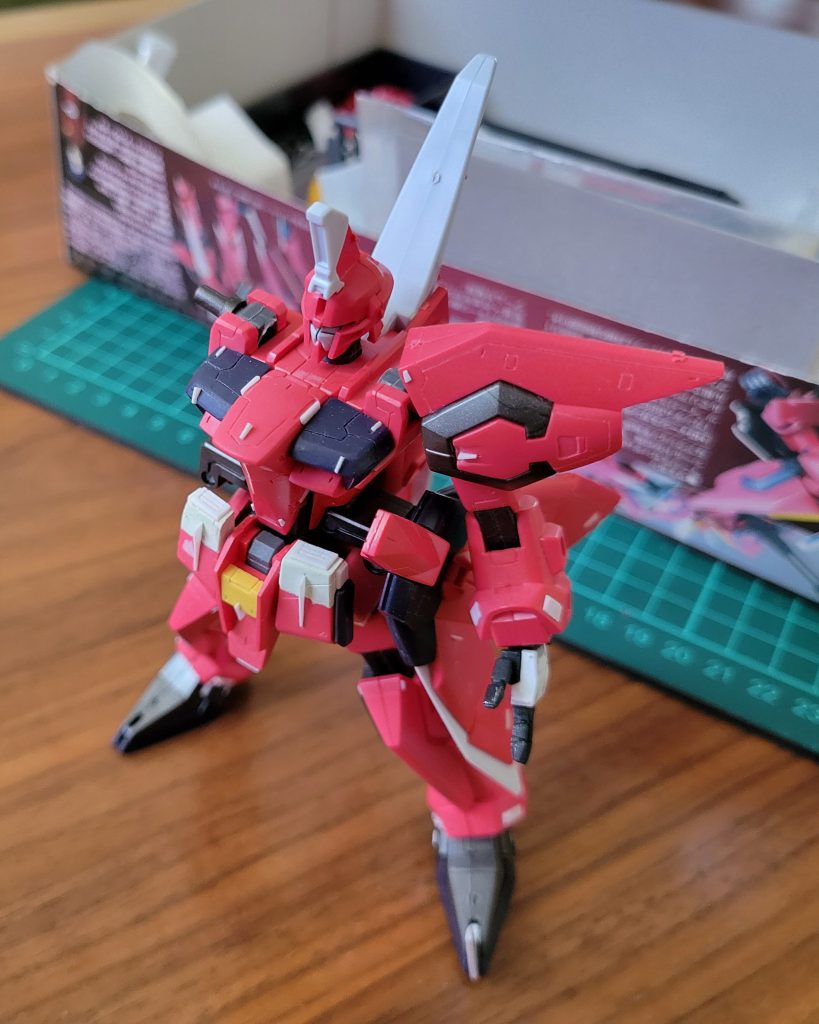 3ヶ月ほどで完成しました。作業時間があまりとれてないのと、のんびり楽しみながらの作成だったんですが、意外と完成早かったかな？　初期HGなので、ボク的には結構手がかかった作成になってます。その分、思い入れも深いシリーズになってるんですが、その初期GATも残り一体まで来ました！　