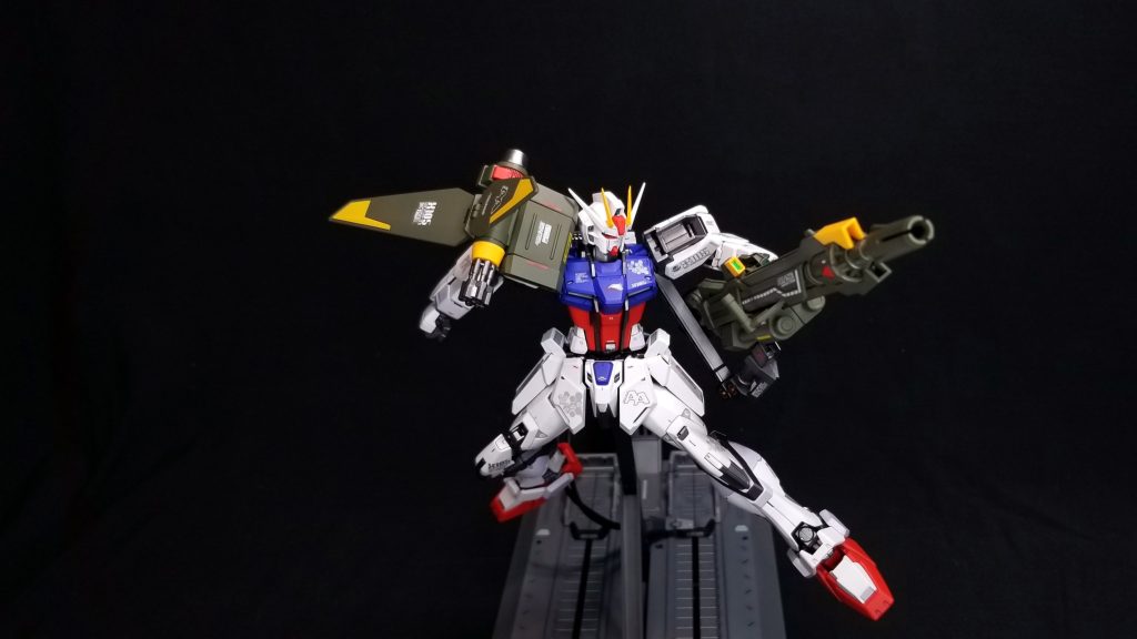 ランチャーストライカー状態メタルビルドのポーズを参考にしましたアグニが大きめに造形されているので映えます