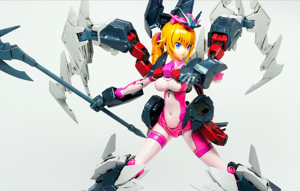 プルタインアーマーのトップコートですが、ダイソーマットバーニッシュにリンレイallワックスに、ダイソーのミラーネイルパウダーを試しに混ぜてみたらこんな感じになりました(キラキラしてる!)なかなか面白い表現になったと思います、ただしスミ入れは失敗しました…