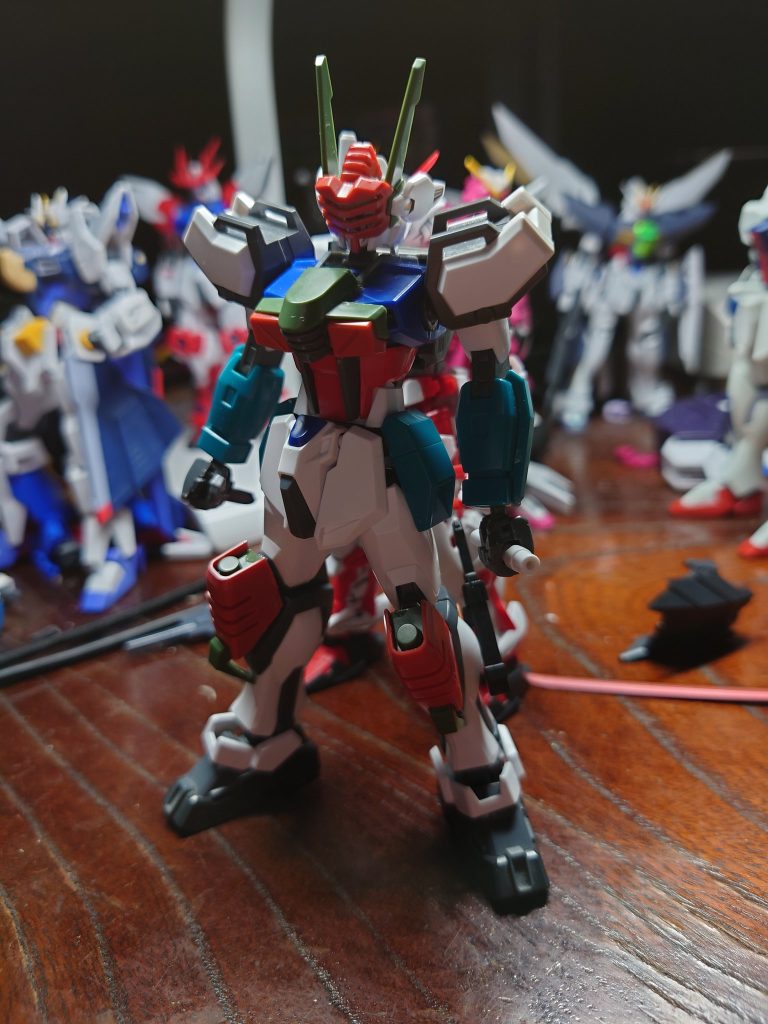 元機体:G-EXEP-00-NG-EXE計画で設計された機体、あらゆる武装やシステムの試験機である本機は核動力機として製造され様々な戦場で活躍。後世の機体達はこの機体のデータを参考に設計されている。本機のストライカーシステムデータはEXE計画の2号機、9号機に採用。運用データは5号機、7号機、11号機に採用。特殊システムデータは3号機、4号機、12号機に採用。なお1号機は同時開発。6号機は1号機のデータから設計開発。8号機は別ベクトルで開発されたN-PNEXT-99と本計画の2.5.7号機のデータを参考に設計開発。10号機は製造途中にて強奪。