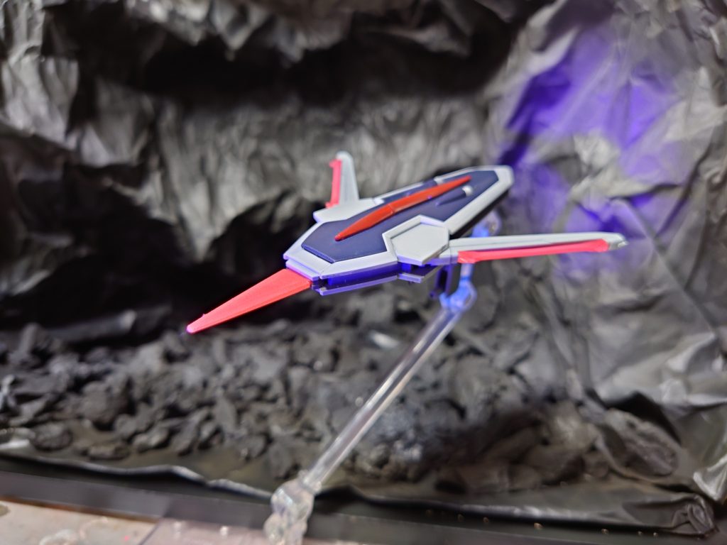 シールドブーメラン。劇中も殺意マシマシでしたね。一応蛍光カラー調色して塗ってます。