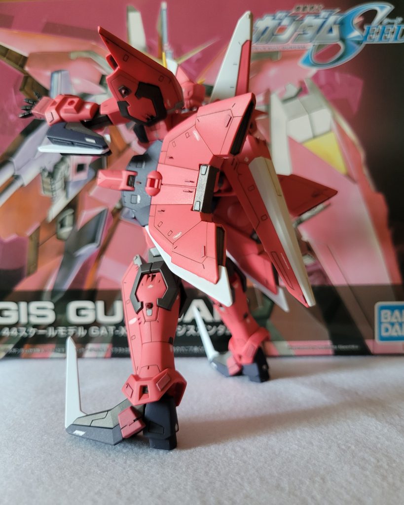 リアビュー。独特なデザインですね！　どんなスジボリ入れるか悩みました。