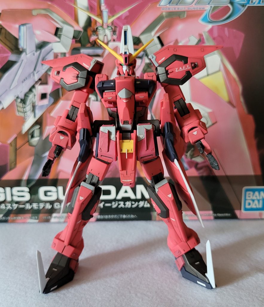 脇腹パーツをつけたのでスタイル良くなったと思うんですが、変形出来なくなりました…。モデラーなら…、スタイル良く変形も出来る完成を目指すべきなんでしょうが…、それはこのGUNSTAをご覧のパイセン方に託します（泣）　