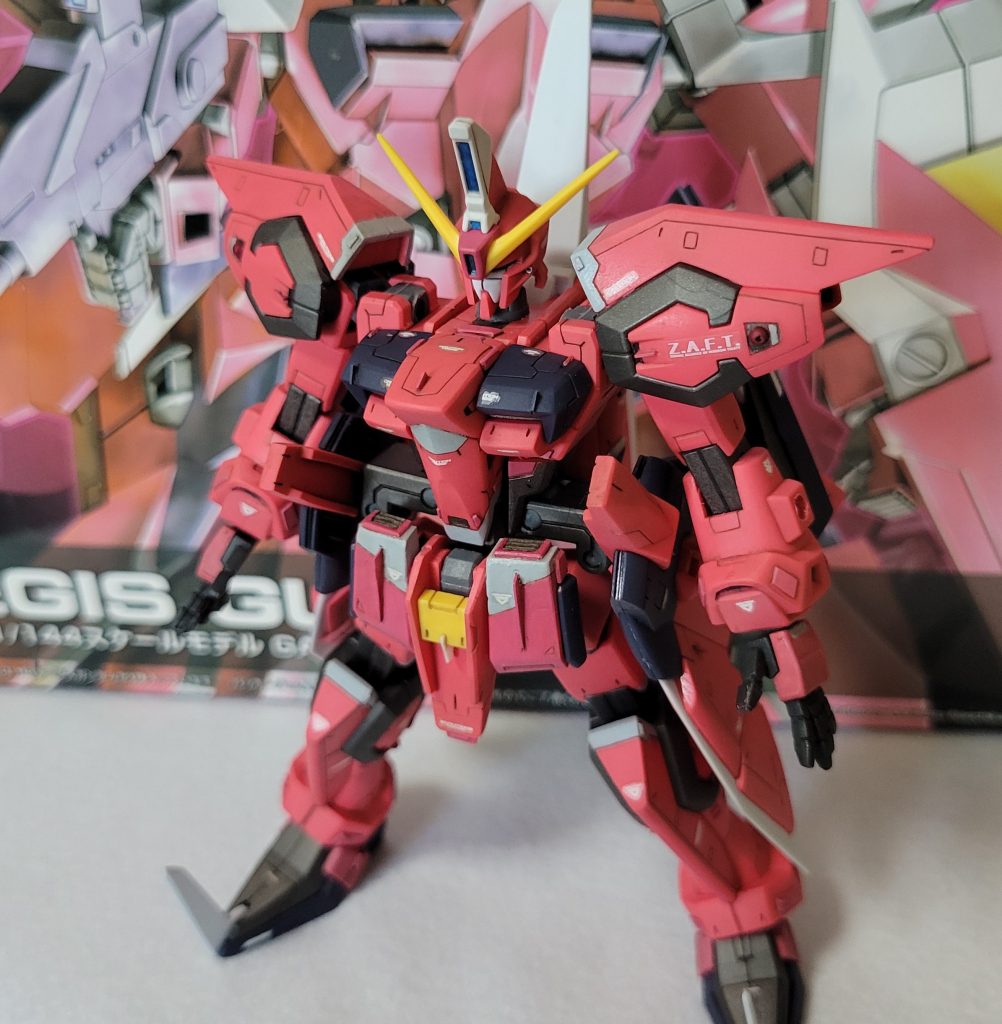 モビルアーマー時、航行安定性を向上させる用の、フィン的なパーツをちょいちょい着けてます。