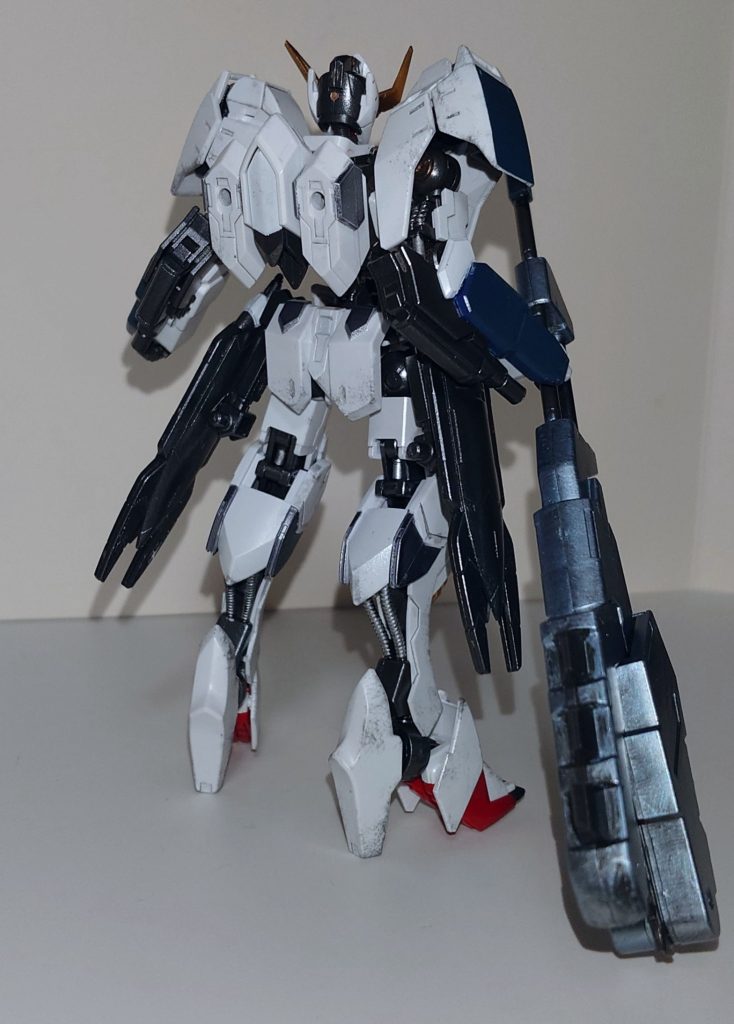 素立ち(背面 )。バックパック左右、腰パーツ等はシールは無いですが本来は色分けられている箇所なのでマスキングして塗装しました。パイプはシルバー、シリンダー部は銅とメッキシルバーで塗り分けてます。