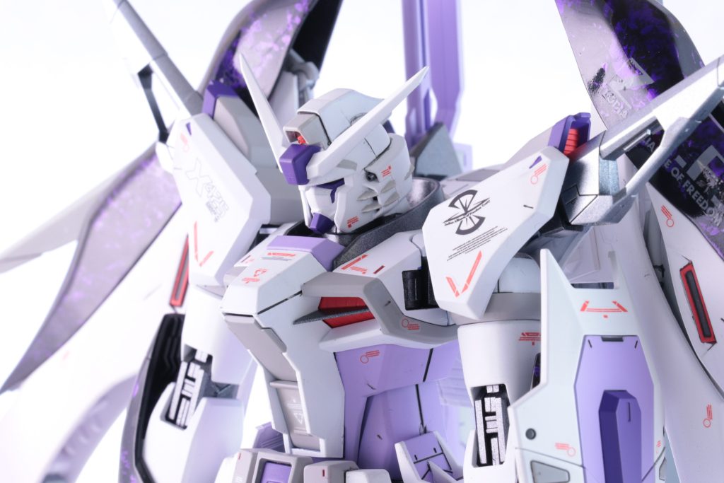 排気口みたいなところはブライトレッドで塗装