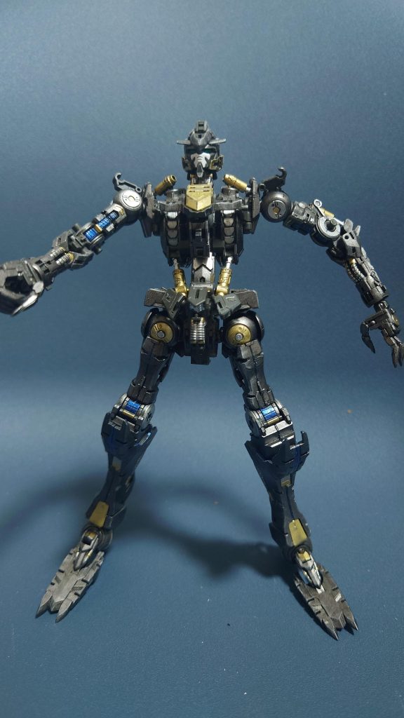 角を目立たせるために白でウェザリングもしてます。