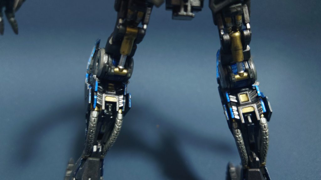 この機種のいいとこは、「 バルバトスは最後汚してなんぼだから多少塗装出来てなくてもオッケー！」という心の余裕ができるのが良い（笑）