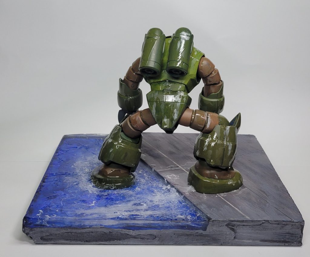 初のジオラマなので土台側面はどうすればいいのかよくわからないのでとりあえず塗っときました。