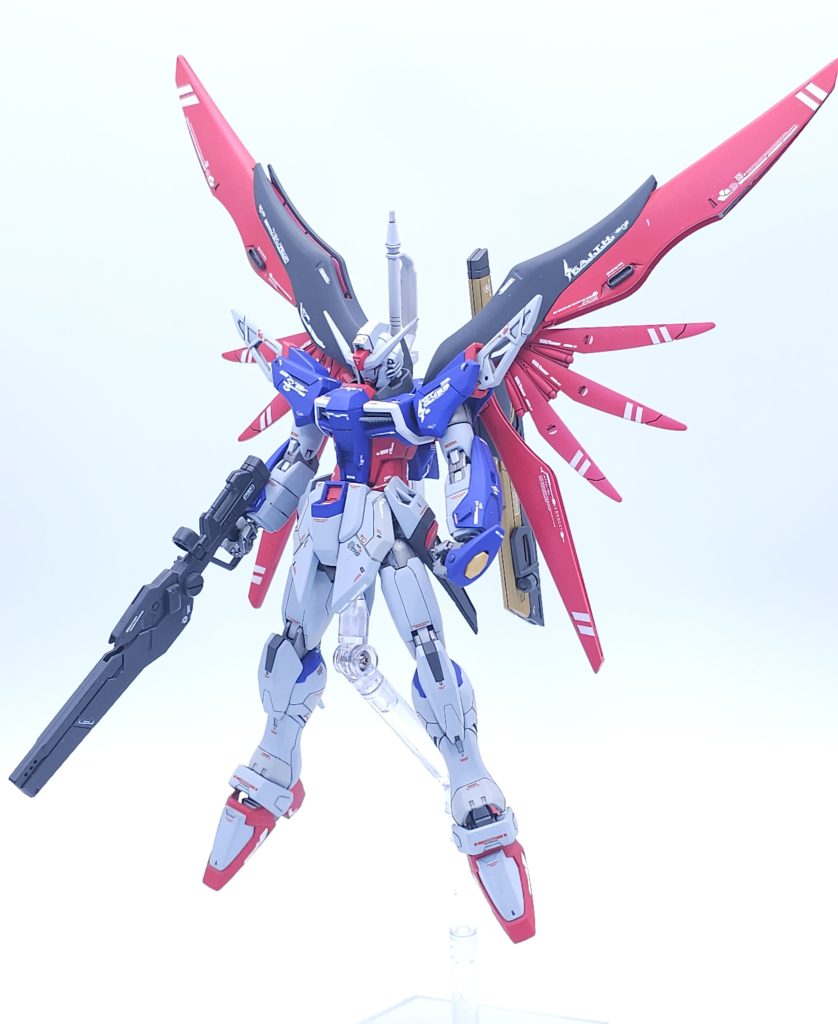 『ディスティニーガンダムSPECⅡ』ゼウスシルエットの中の人ですプロポーション修正、メタルROBOT魂のカラーリングを参考に自分好みのディスティニーに仕上げました