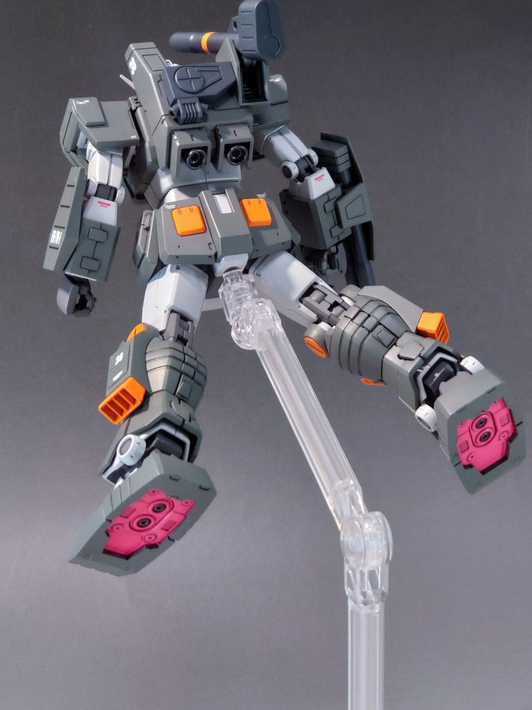 バーニア類は金属色で塗り分けてアクセントに。