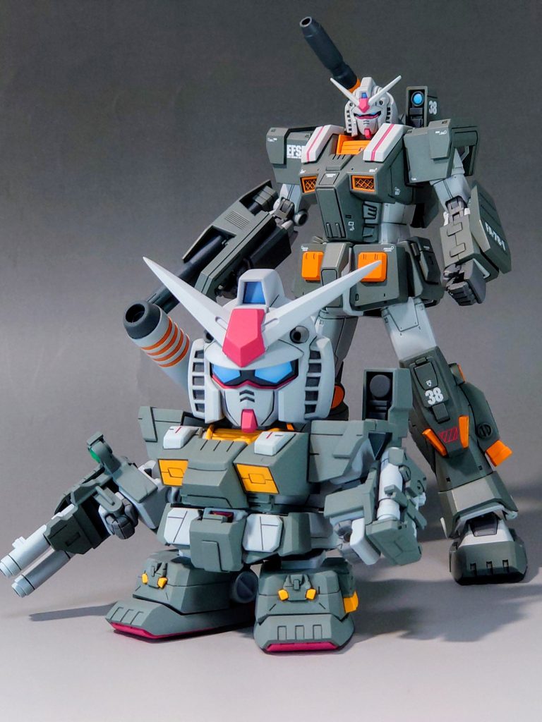 以前製作したBB戦士と並べて。ほぼ同じ色で塗装しました。
