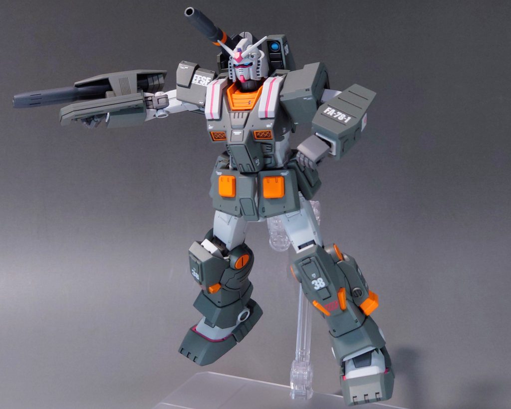 デカール類はキット付属の物をほぼ指定通り貼ってます。