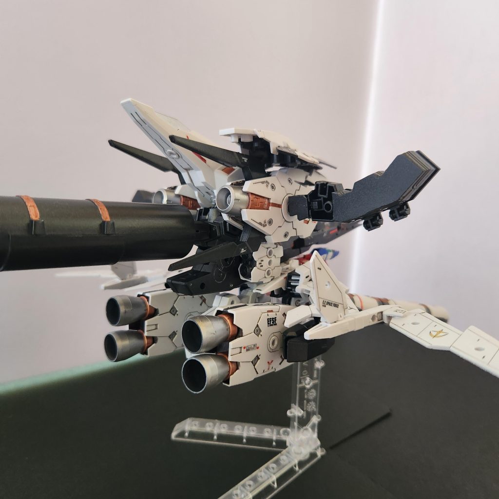 ジャンクで1/144のコアファイターが出てきたので、デンドロビウムみたいなゴツいのが出来ないかと30MMのパーツを集めました。