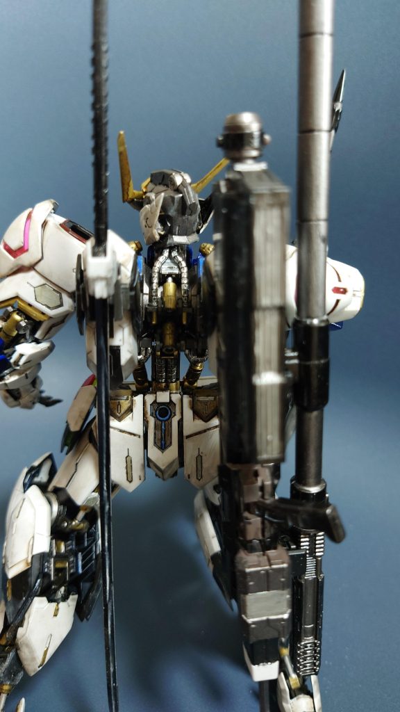 ガンダムフレームを出したかったのでバックパックは真ん中切りました。