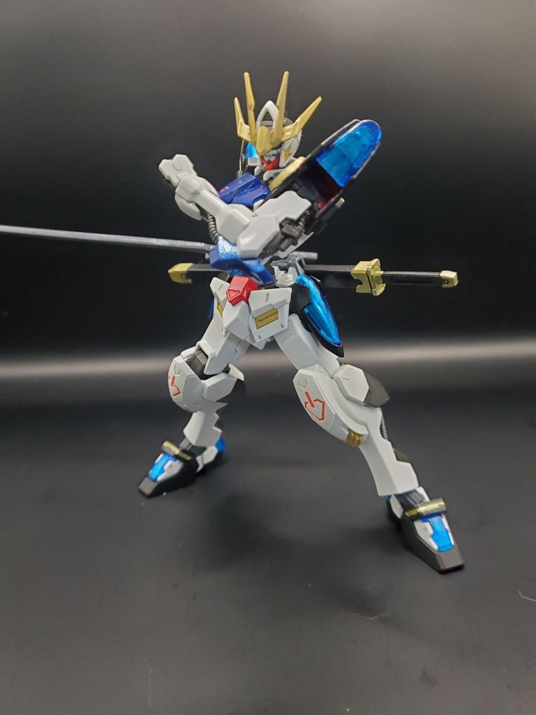 バルバトスをベースに両肩、腰周り、足首をカミキバーニングのものを使いました