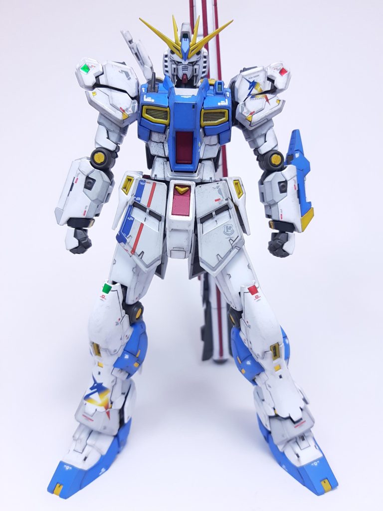 ブルーを少し明るめに塗装しました。黄色・赤はトーンを落としました。