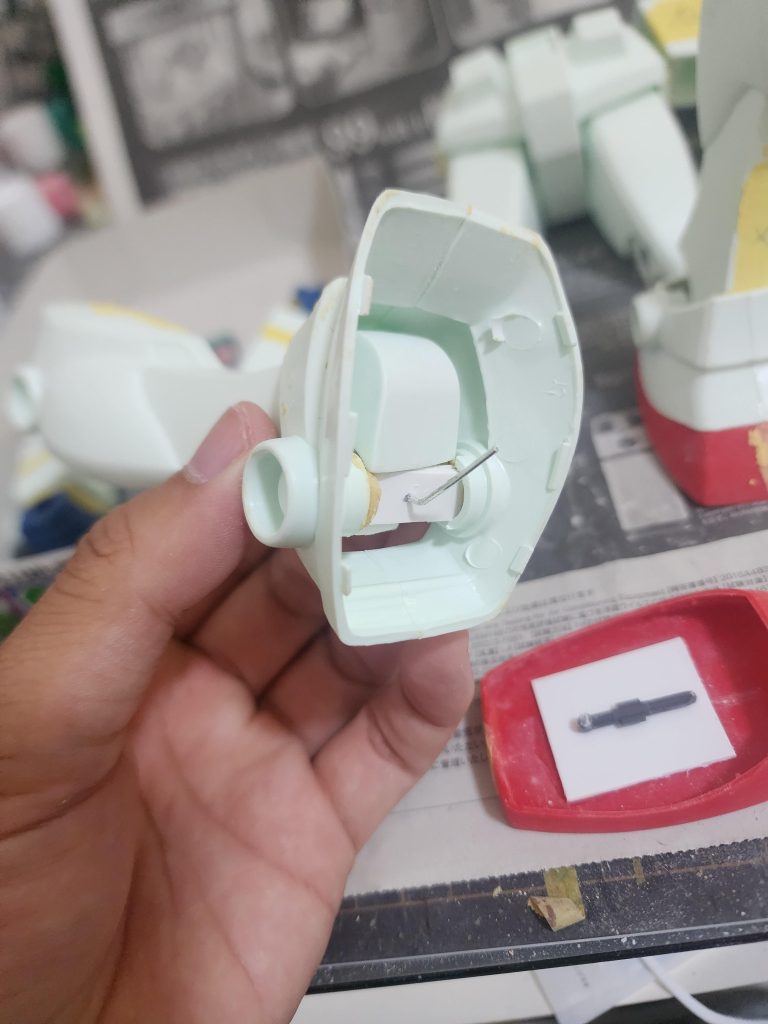 足首はおなじみアルミ線で接続この後さすがに折れたので2mm線に変更してます