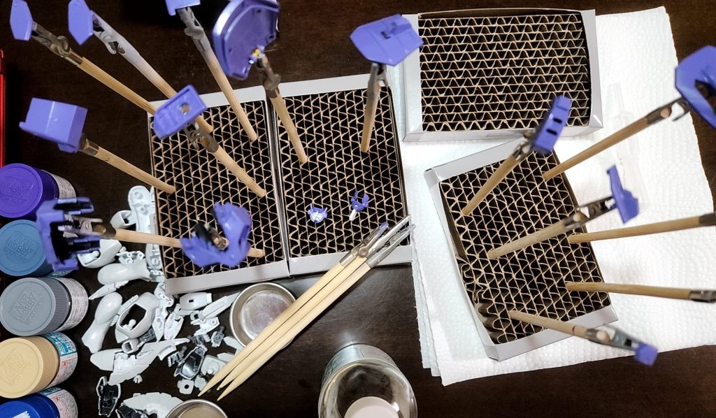 塗装の様子その1。EWの青紫?を再現するのに苦労しましたね…1回塗装剥がして塗り直したりしました。