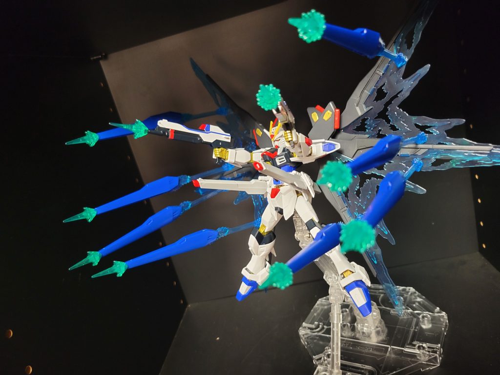 「僕にも武器はある!ラクスの愛だっ!!」完結編でやっと出てくる言葉だからこそ、SEEDっぽくもキラっぽくもないけど、最高にSEEDって感じがしました(??????)ストフリのエフェクトパーツのレールガンだけは付けられなかったの地味に悲しい🥺