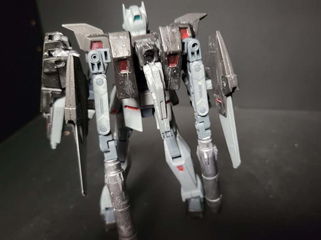 素体自体はエグゼスそのままですが、バックパックを機動性向上させた感じです。