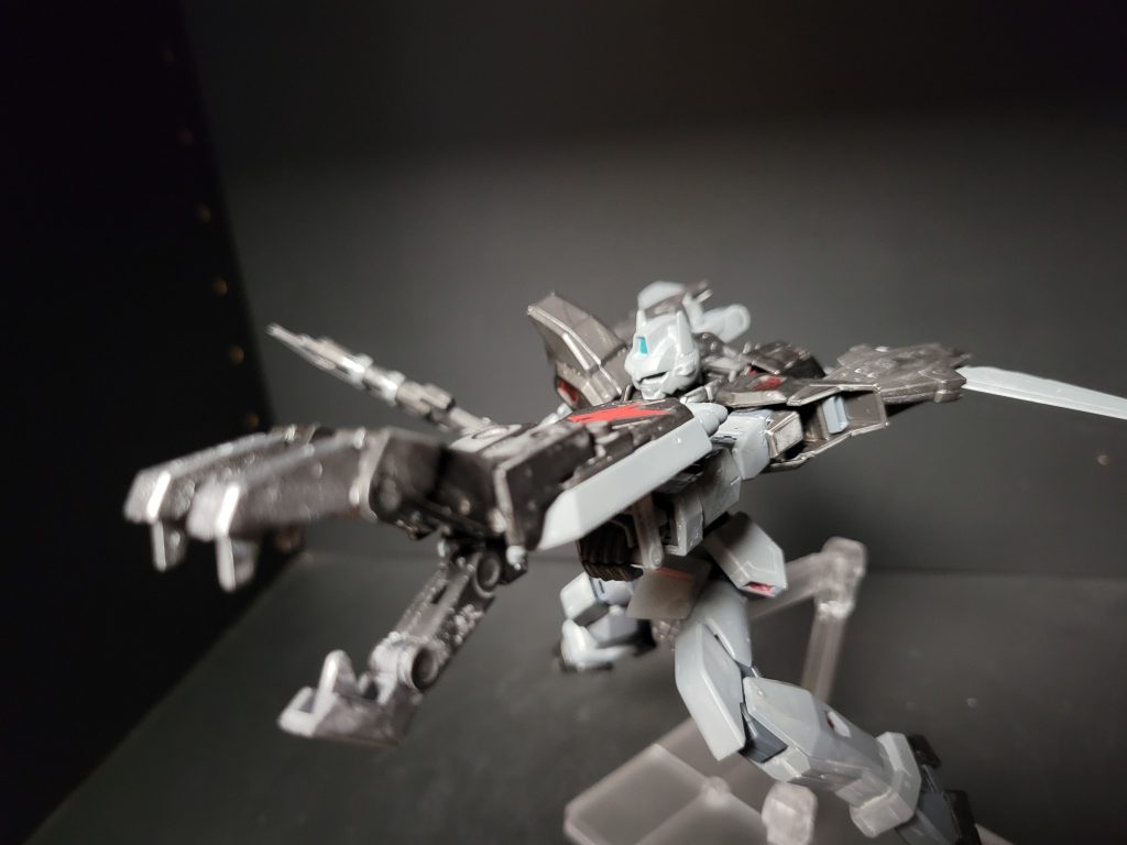 そして攻盾システムの盾を必殺形態にする、ウルフファングで敵機を圧殺する感じの武器に仕立てましたw