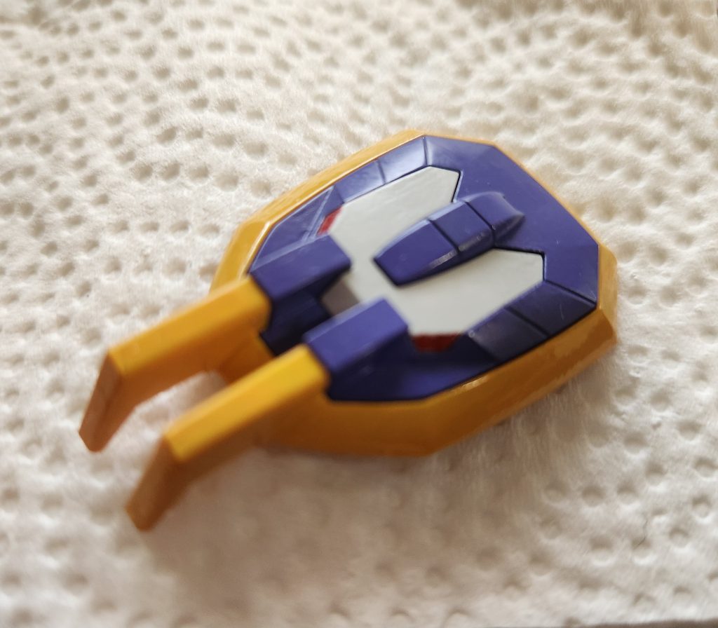 塗装の様子その3。シールドが映った写真があまりなかったのでここで載せてみたり。塗るのは特に難しくなかったですがアイセンサー?部の赤は少し苦戦しましたね…