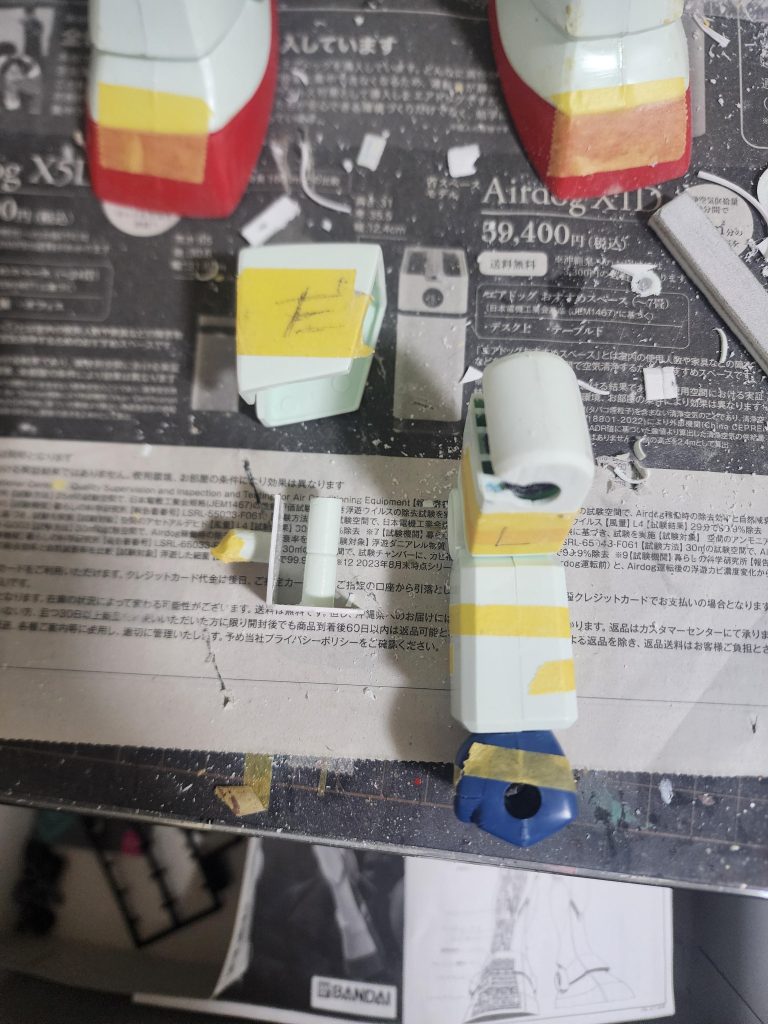 肩関節の新造プラ板とキットの接続軸をそのまま使いました