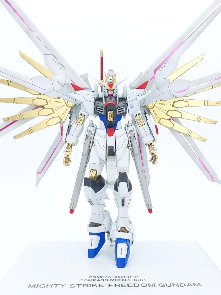 プラウドディフェンダーの金羽根の1番上のみ1センチ程延長してます立ち姿の羽根展開時に主張する感じで調整しました