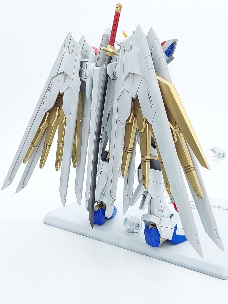 デカールは自作したコンパスのデカールを各所に貼り付けてます