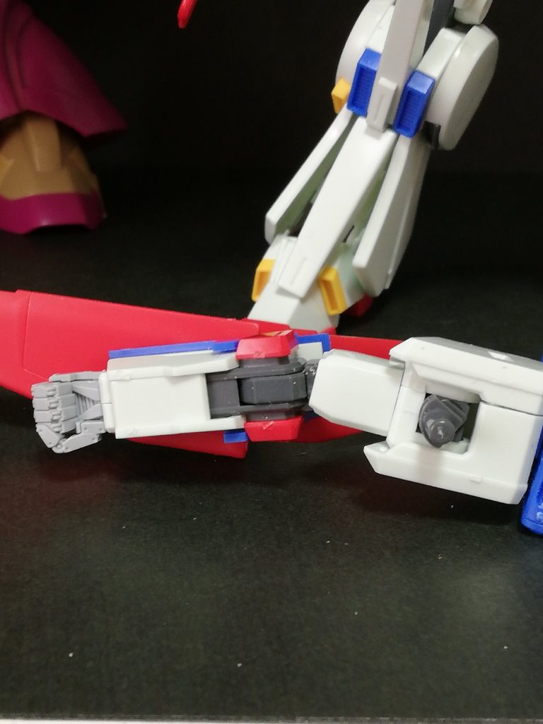 ガワラ曲げ。斜めに差し込んだだけです、が、見た目の効果絶大。