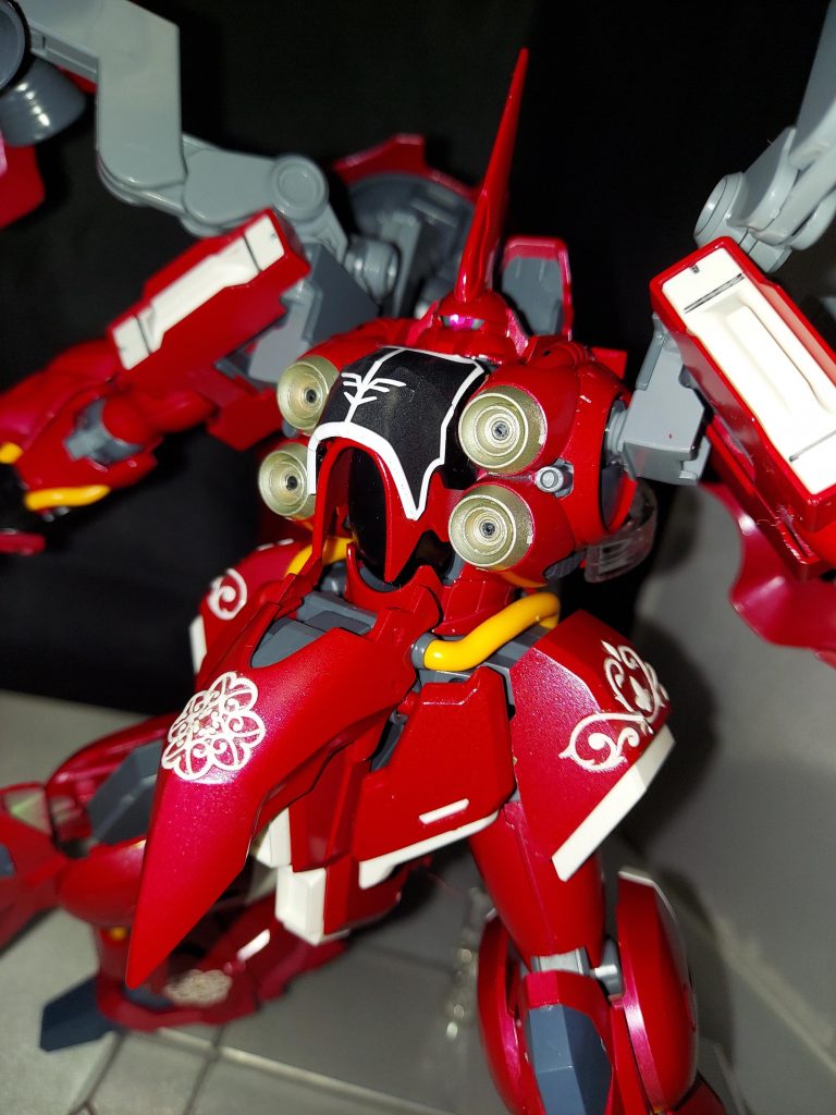 モノアイも100均のキラキラストーンシールにしました✨