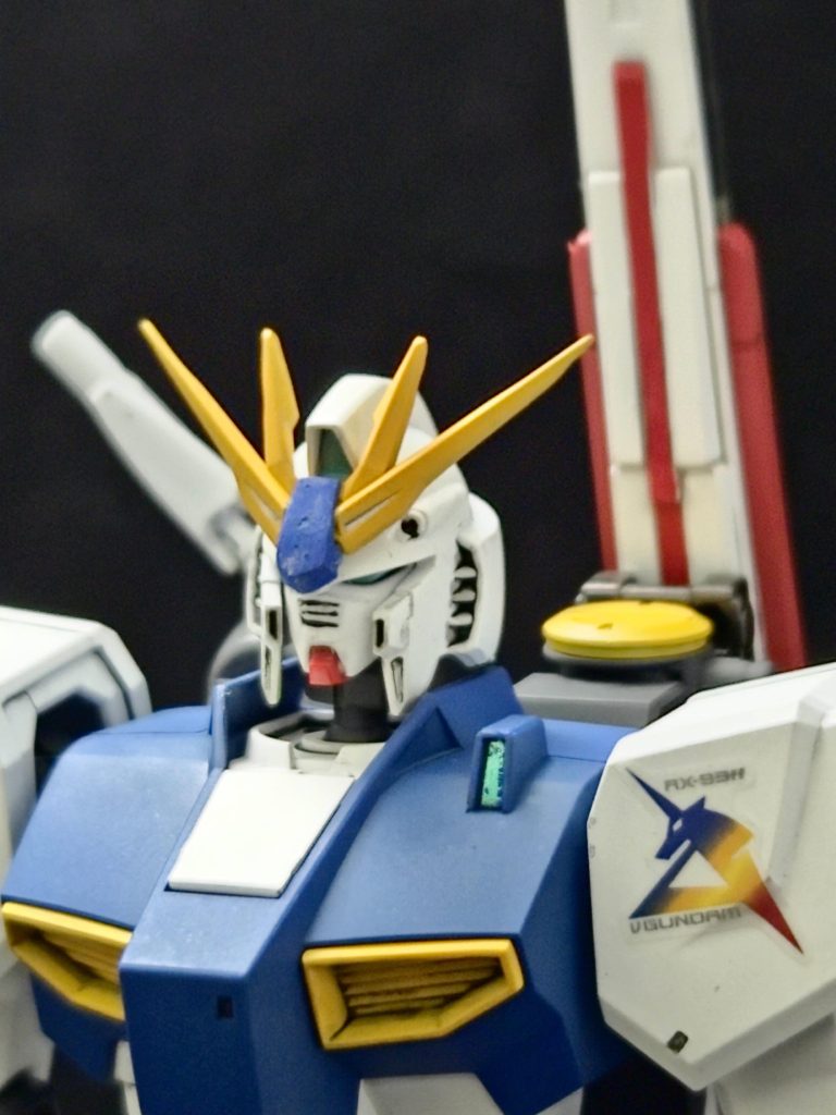 バストアップ。V字アンテナの溝?も銀で塗りました。