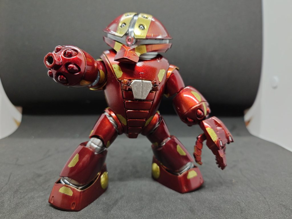 内蔵兵装は右腕の高出力ビーム砲とミサイル。