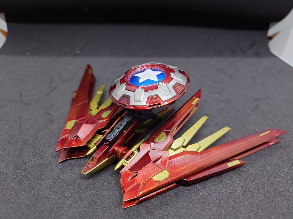 プラウドディフェンダーはレドームと言い張っているキャプテンでアメリカンなシールドを搭載。