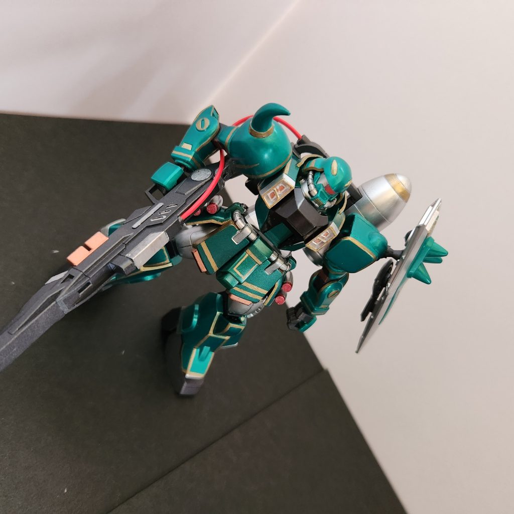 遠目に見るとそれなりに。高貴な出身のパイロットが乗りそうです。一応ドズル専用ザクっぽくは狙いました。