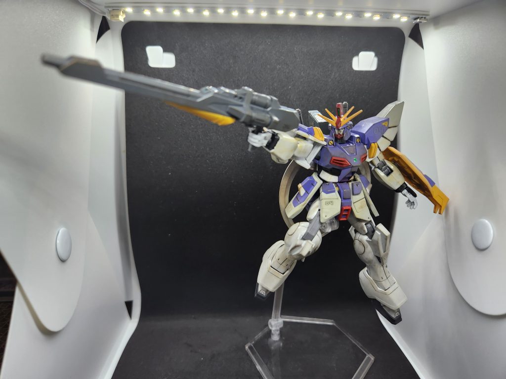 敗者たちの栄光(漫画版)にならって…大型ビームライフルは作れないのでその代わりにバスターライフルを持たせてみたり。大型ビームライフルのカートリッジはバスターライフルの物だし実質バスターライフルってことで…ヨシ!