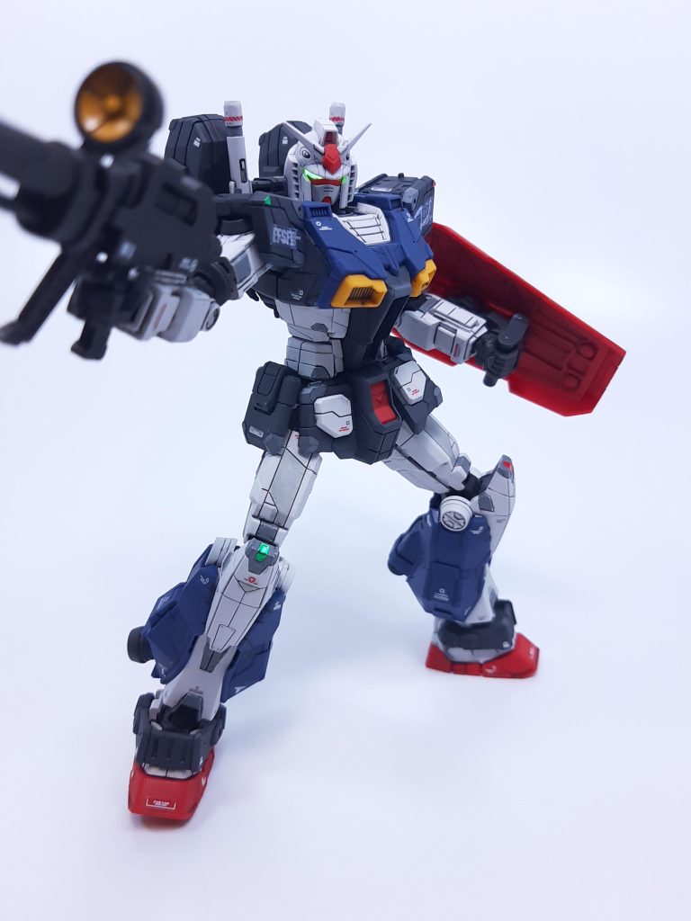 今回、モールドがびっしりで、面倒がって、タミヤのスミ入れエナメルでスミ入れしたら、案の定パーツが割れまくりです。再度、水性ホビーカラーのスミ入れ塗料を作り直しました。