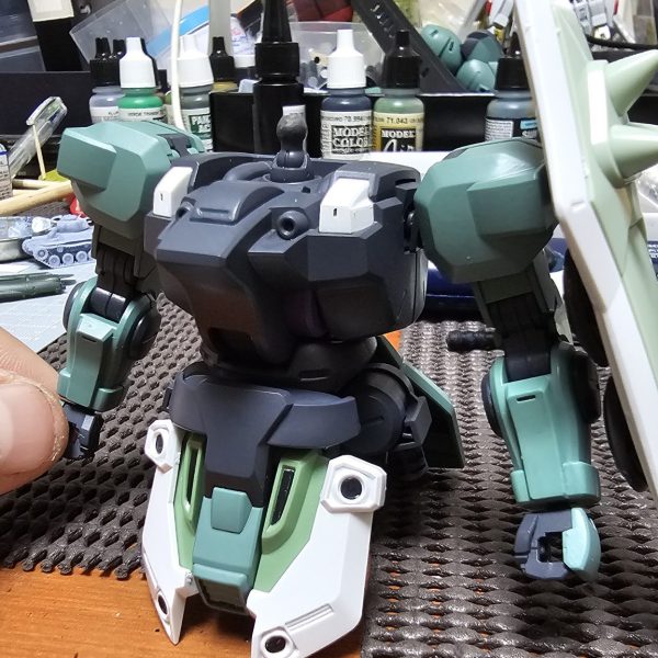 ブックオフで1000円以下で組み立てずみのガンプラが大量に買えたので制作開始です。