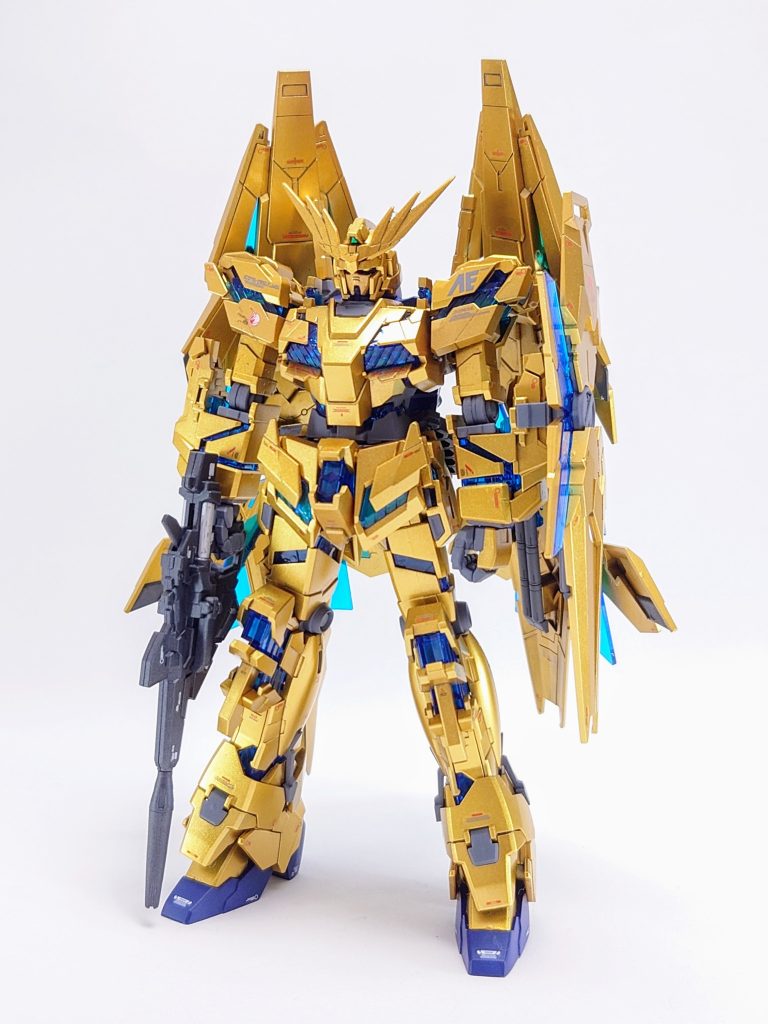 ユニコーンは元々情報量多いので今回は特にちょい足し無し😅モールド彫り直し、アンテナのシャープ化、センサー部にラピーテープとレジン封止、エアブラシ全塗装、墨入れ、ガンダムデカール、艶ありと艶消しの2種でクリアコート仕上げです✋