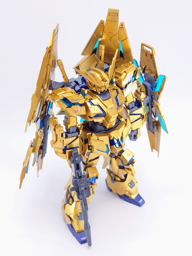 次はやりたかった百式の予定なのですが、百式の金には悩みます😓フェネクスはカトキさんのイメージがオレンジゴールドっぽかったのでそれっぽくしました🎵百式も同じ色でもいいんですがイメージしてる色とはちょっと違うので・・・考えてる色を作るのは難しいです😅慣れが必要ですかねー取り敢えず練習としては良く出来たと思いますので暫く色は悩んでます✋エアブラシは色替え時や終わった後の清掃は手間ですがやってみると楽しかったです🎵