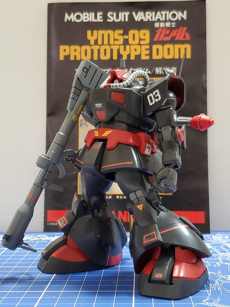 今回は『ミキシング計画第３弾』❕旧キットとHGUCのドムで『プロトタイプドム』の制作にチャレンジしました👊✨サムネ部分でも述べたように妄想仕立ての３号機として仕上げてます😌☘️そして今回のパイロットはアーケードゲーム『スピリッツオブジオン』のエースコンビ『修羅の双星』の１人、カート・ラズウェル中尉です👍✨パーソナルカラーはゲームでは赤白ですが私の作品の都合で赤黒に変更🤭💦エンブレムはドクロ💀と星🌟なので、手持ちのデカールでふんわり再現してます🎵