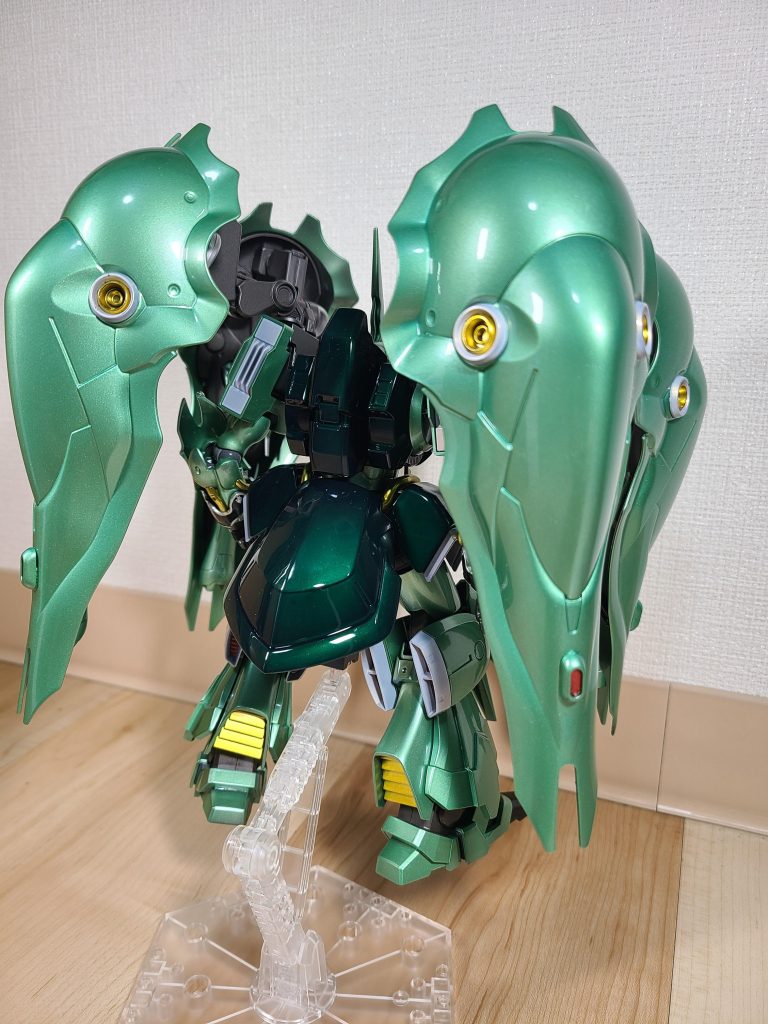 バインダーが少し寂しいので、アクセントにスラスターを追加