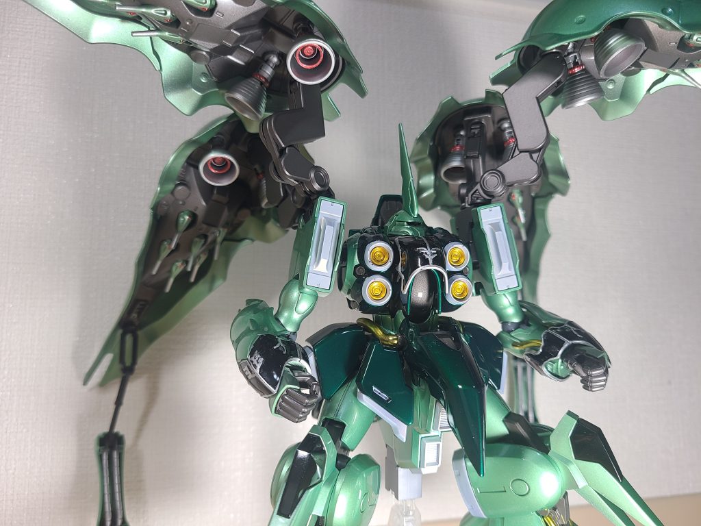 写真では上手く見えないが、ファンネルも細かく塗装しています