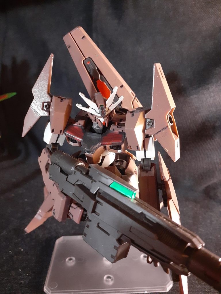 ビームデフューズガン発射体勢です。シンプルながら特徴的なメイン武装です。