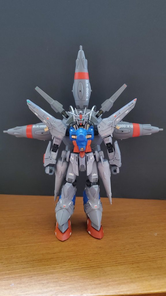 機体設定:本機はドラグーン搭載機の実戦兵器としてハインライン設計局により開発された機体。ドラグーンの兵器としての戦略性の高さに着目したザフト軍は、ドラグーン兵器搭載の