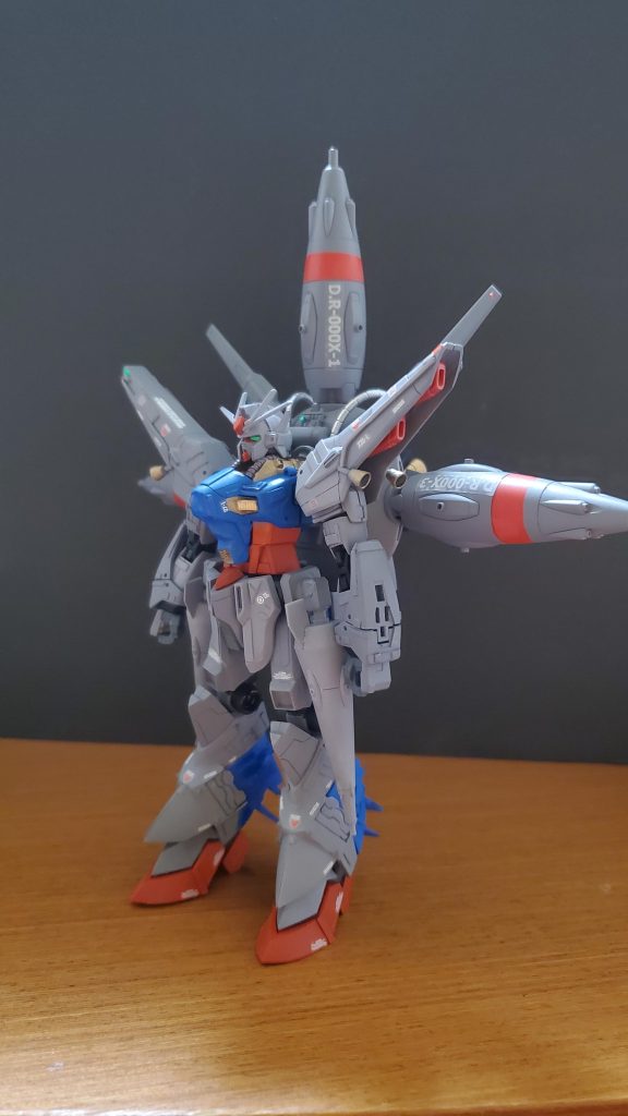 機体設定:プロヴィデンスとヴィシュヌによるコンペが極秘裏に進められていた。同じドラグーン搭載機ではあるが、2体のドラグーン兵器の運用に差異がある。プロヴィデンスはドラグーンによる全方位から一斉射撃をおこない、敵を蹂躙する運用であったのに対して、ヴィシュヌは本体は物陰に隠れつつ、ドラグーンを使い遠距離から敵機を撃破する。