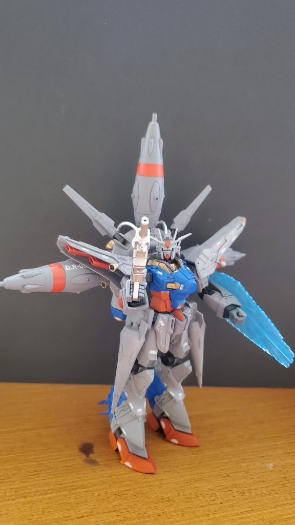 機体設定:しかし、ドラグーンの高性能化に伴い、複雑な整備性、コスト性も良くはなかった。さらには理想の性能を求めすぎたため、開発期間が長くなってしまい完成が間に合わなくなってしまった。その結果、本機はお蔵入りとなり、急遽プロヴィデンスを実戦配備することとなった。